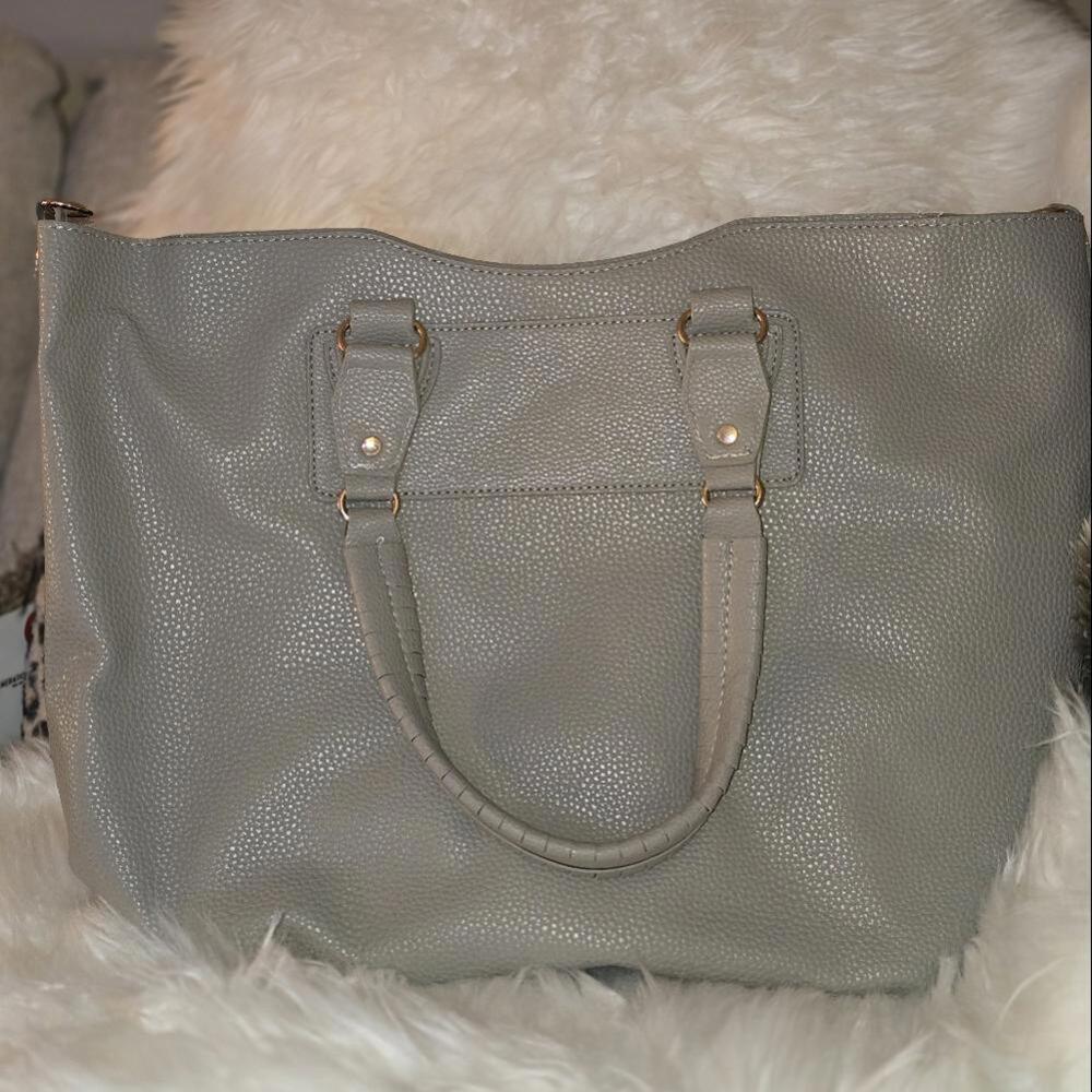 NWT BCBG Three Piece Tote Crossbody Clutch Pebble Set - Picture 2 of 3